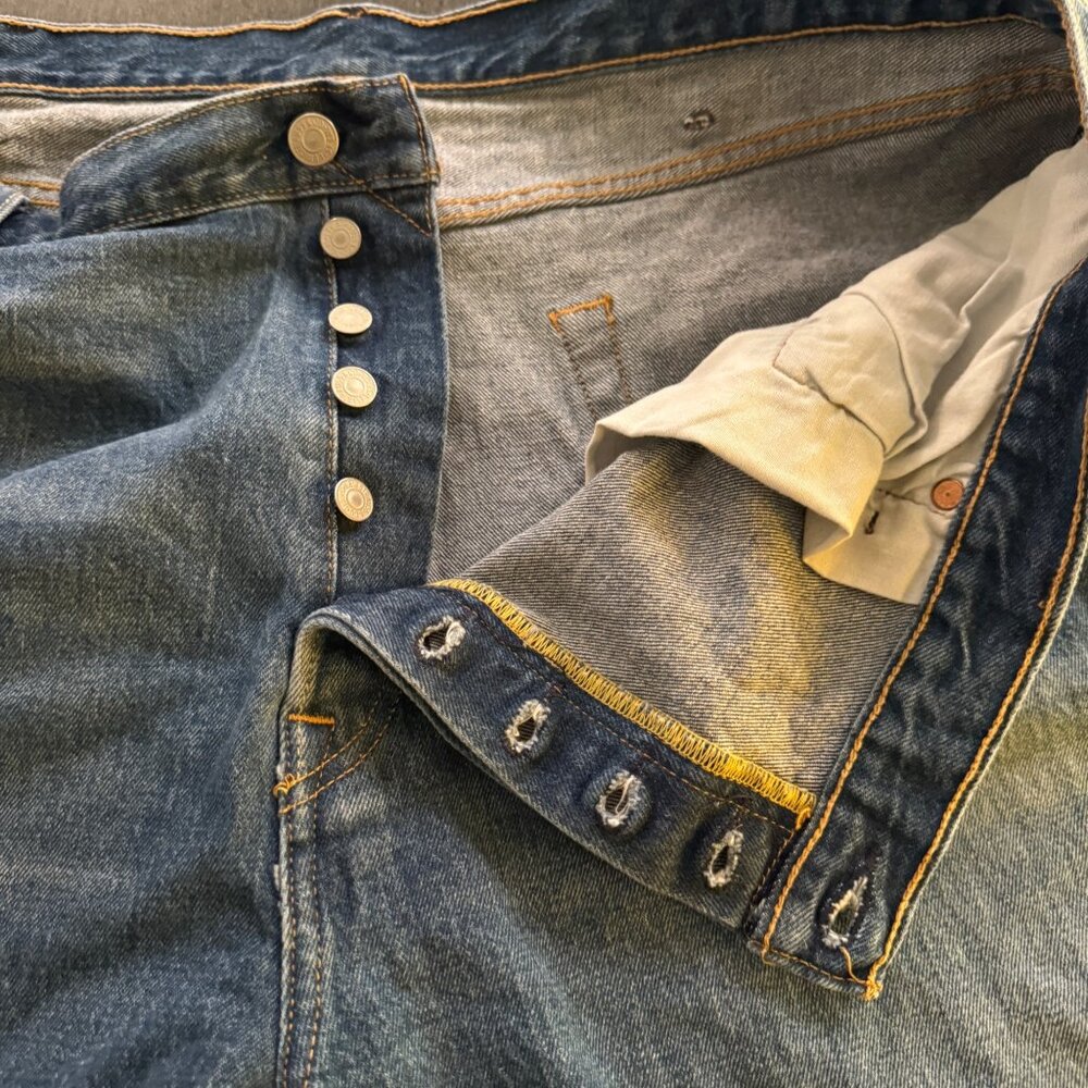 Vintage Levi's 501 Men's Denim Jean Shorts Button-Fly Classic Fit Blue, Size 42 - Picture 3 of 9